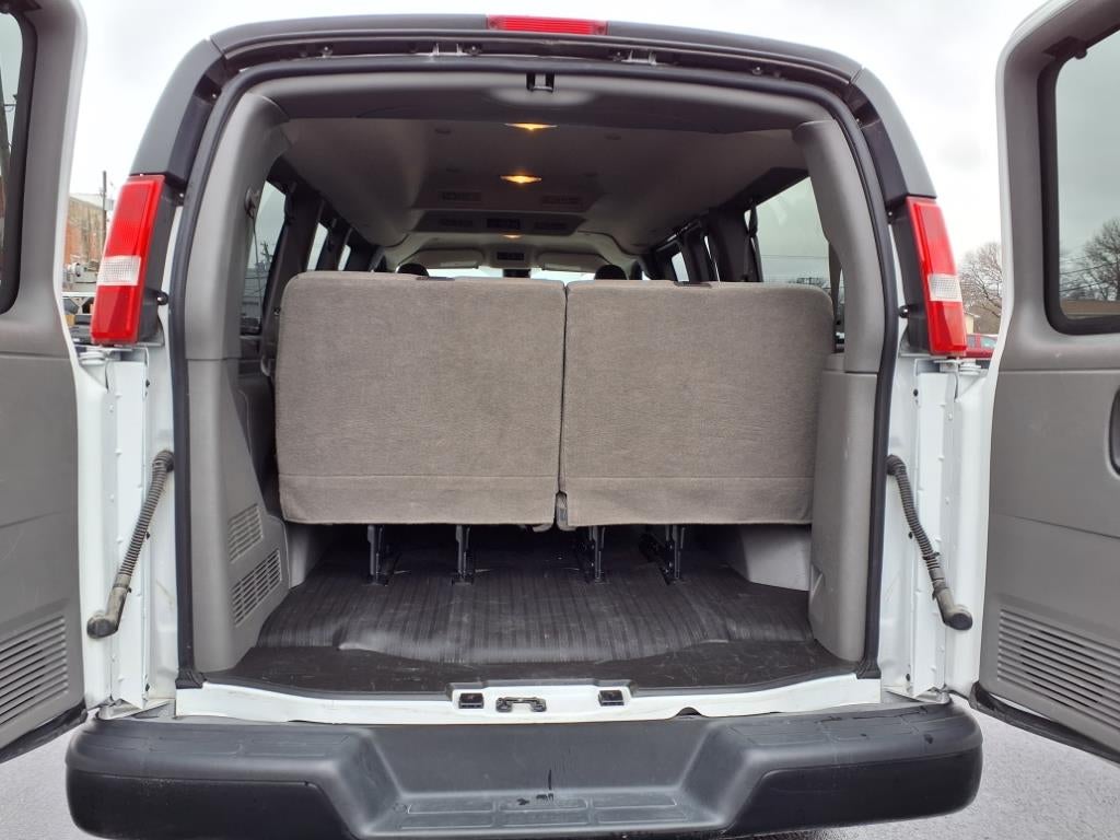 2023 Chevrolet Express Passenger 3500 1LS