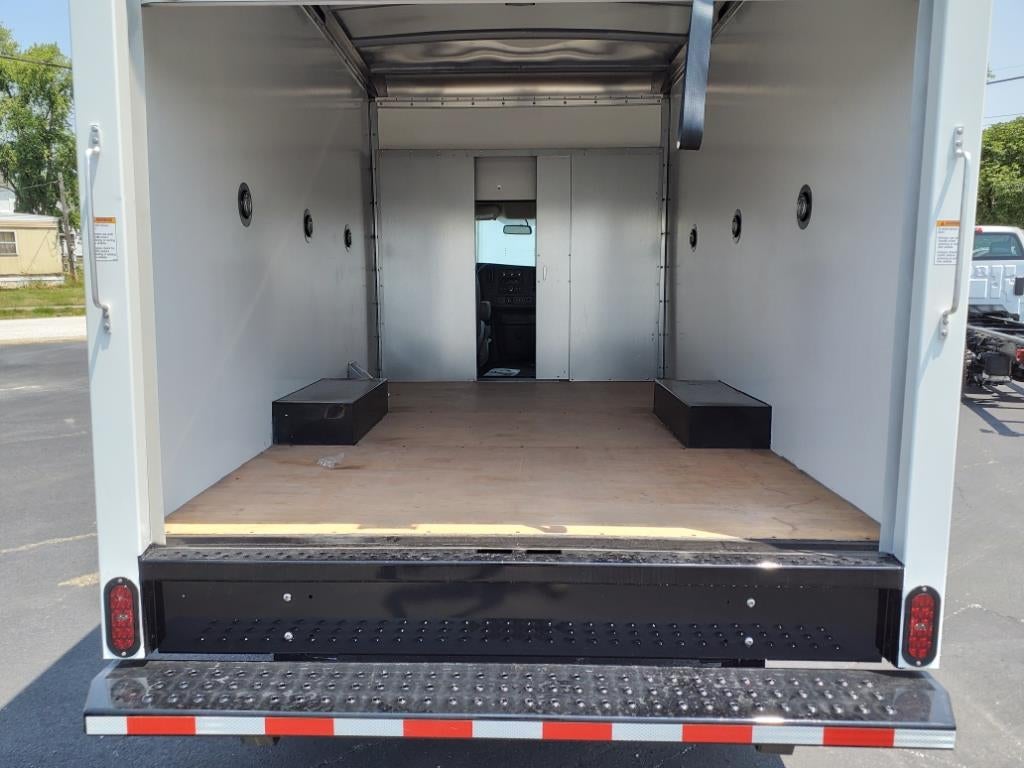 2022 Chevrolet Express Cutaway 3500 Base