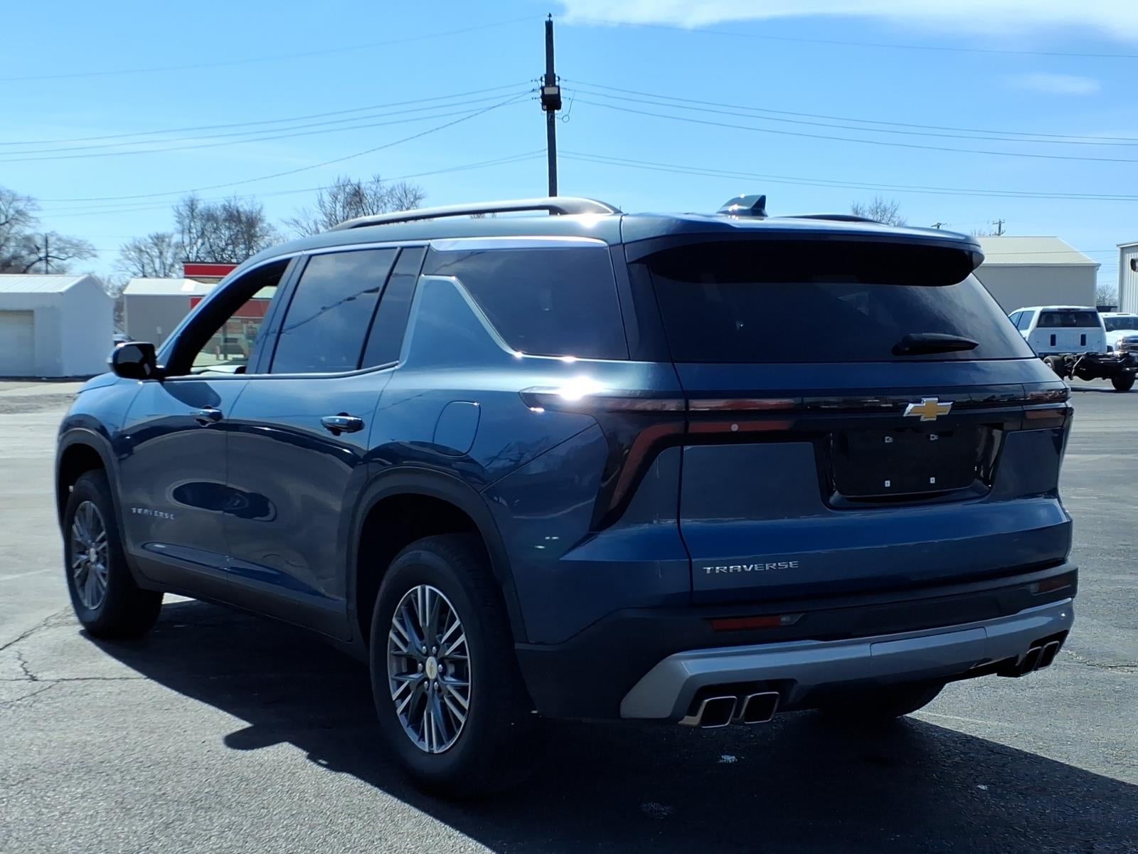 2025 Chevrolet Traverse LT