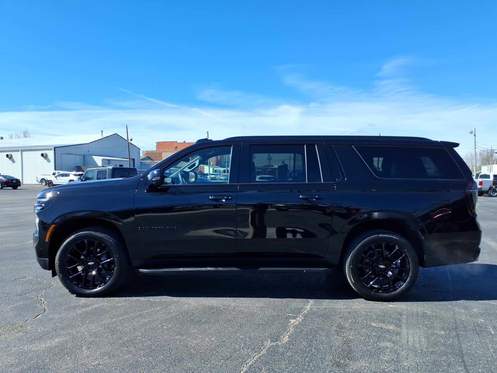 2025 Chevrolet Suburban RST