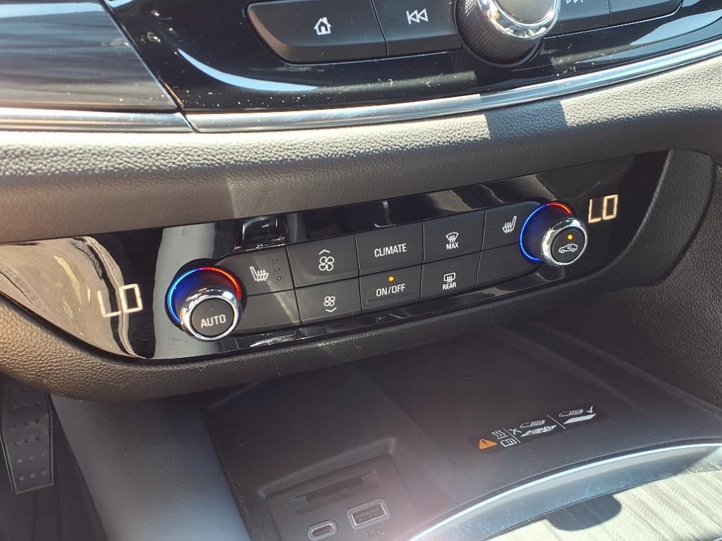 2024 Buick Enclave Essence