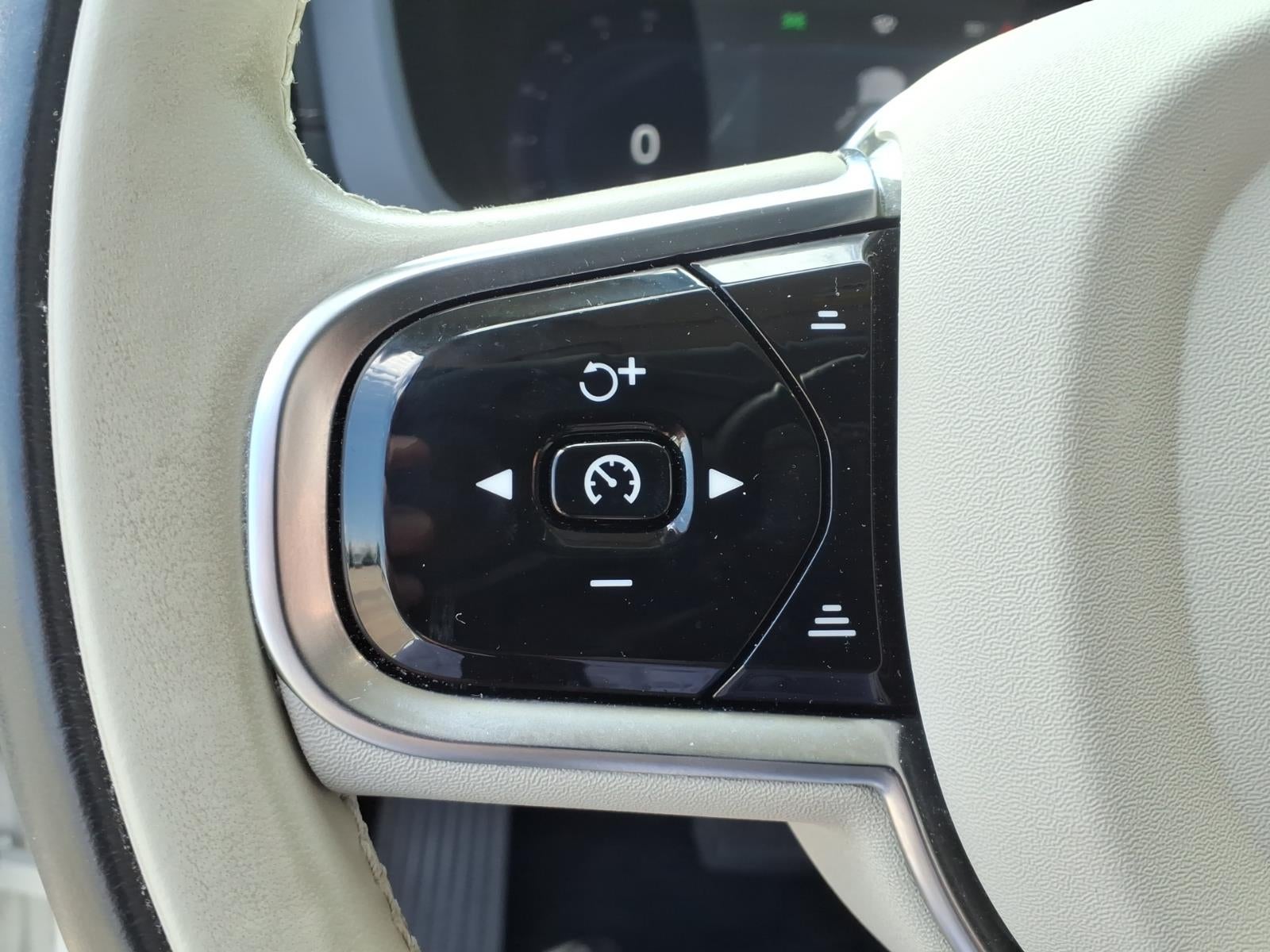 2023 Volvo XC60 B6 Ultimate Dark Theme