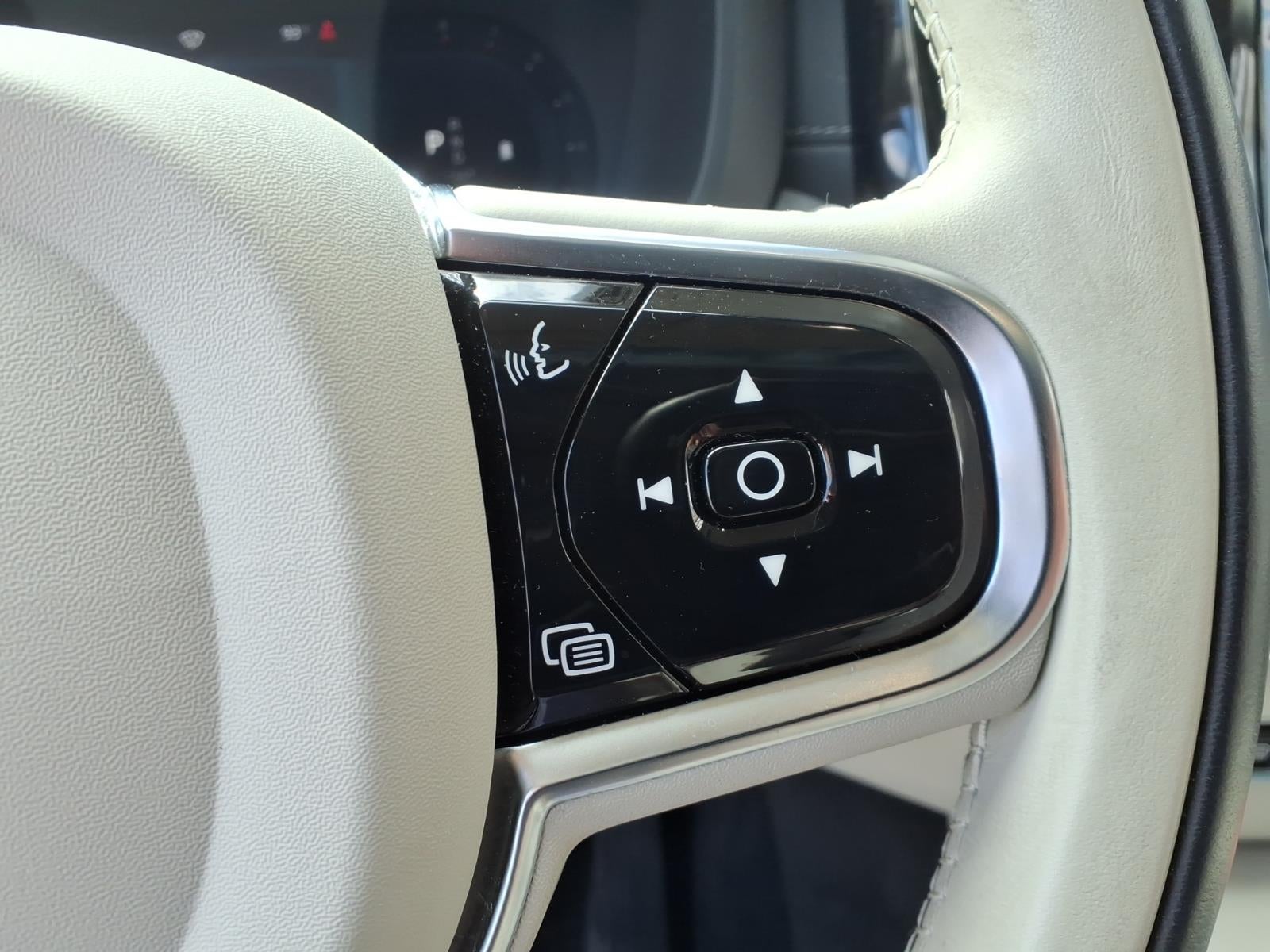 2023 Volvo XC60 B6 Ultimate Dark Theme