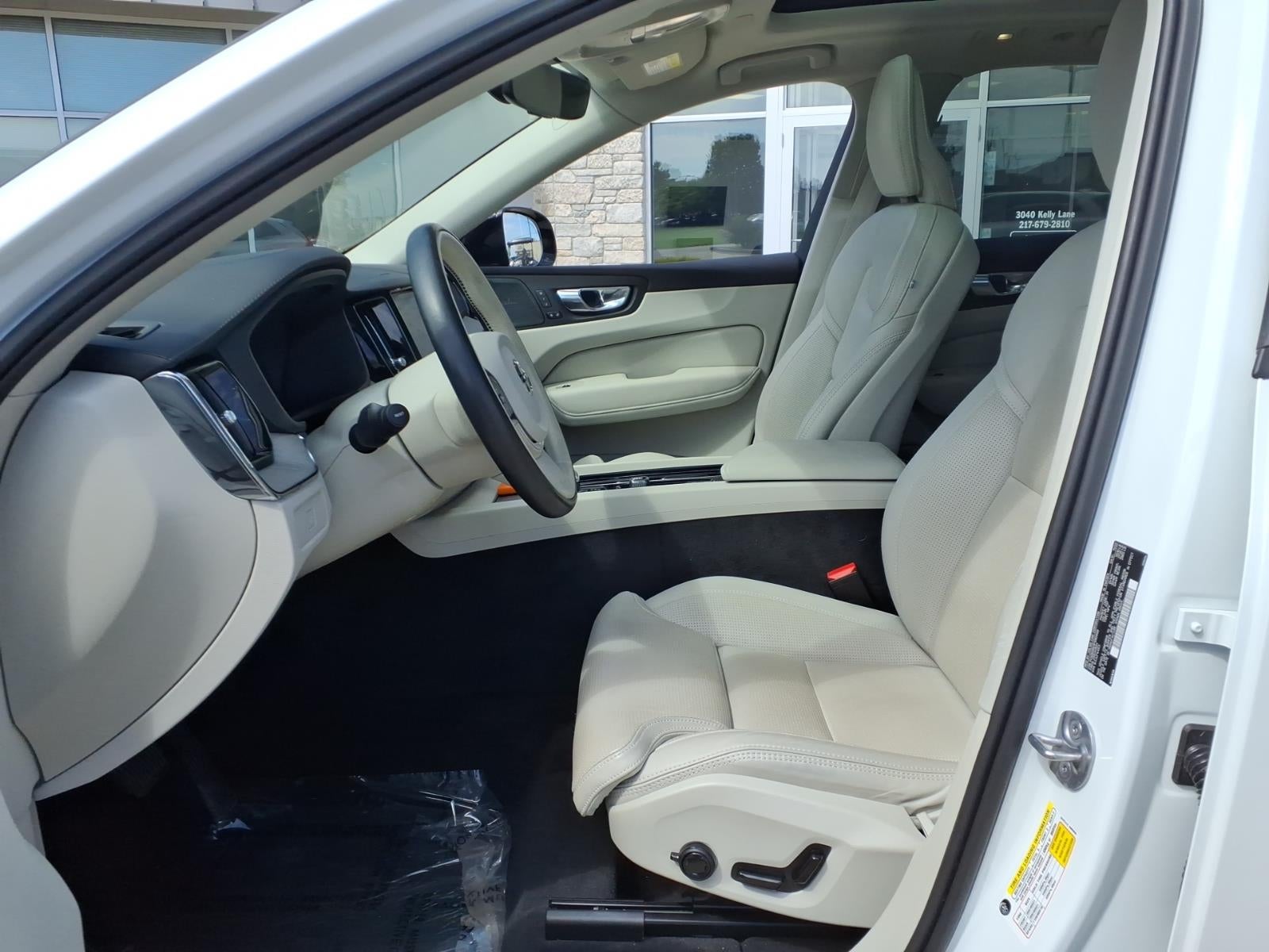 2023 Volvo XC60 B6 Ultimate Dark Theme