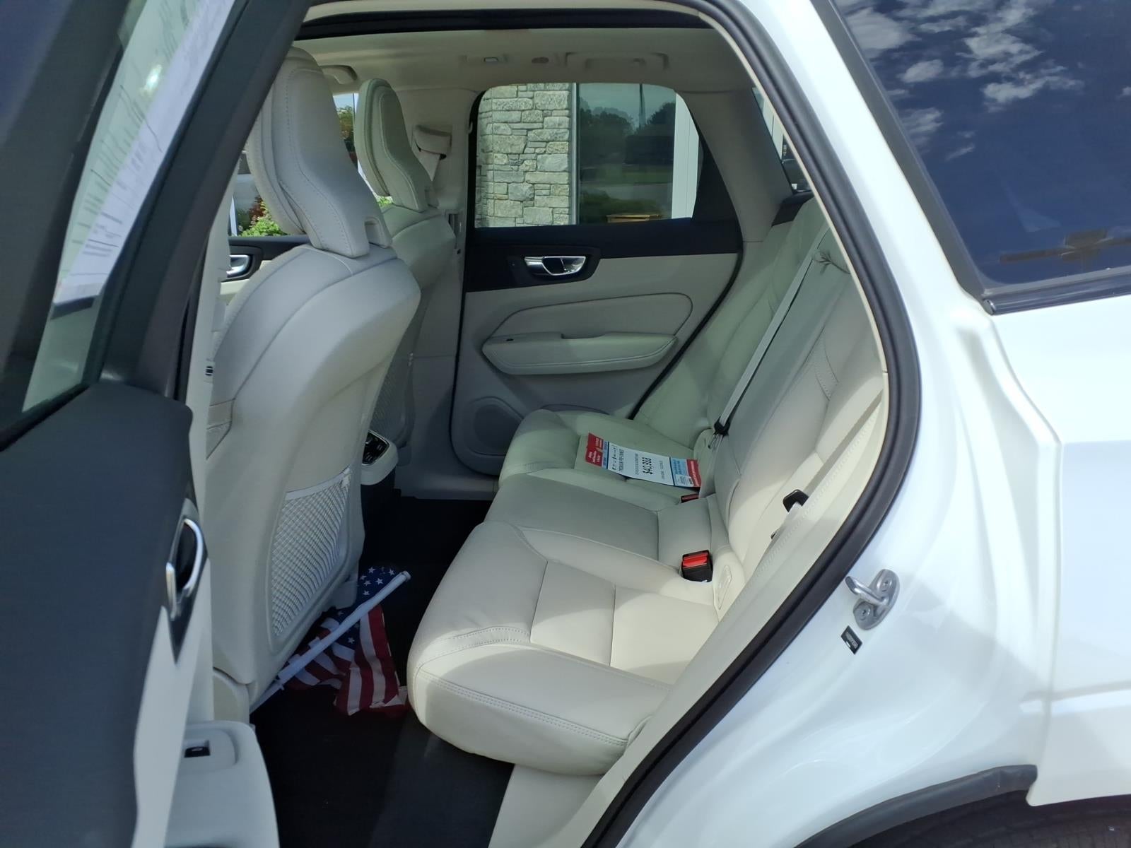 2023 Volvo XC60 B6 Ultimate Dark Theme