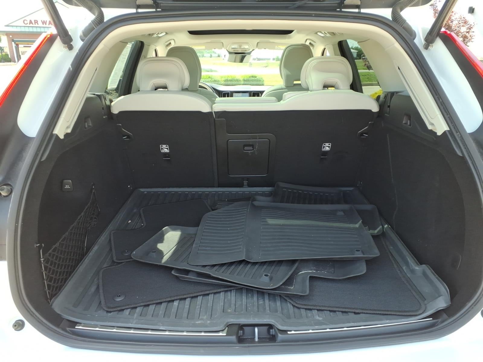 2023 Volvo XC60 B6 Ultimate Dark Theme