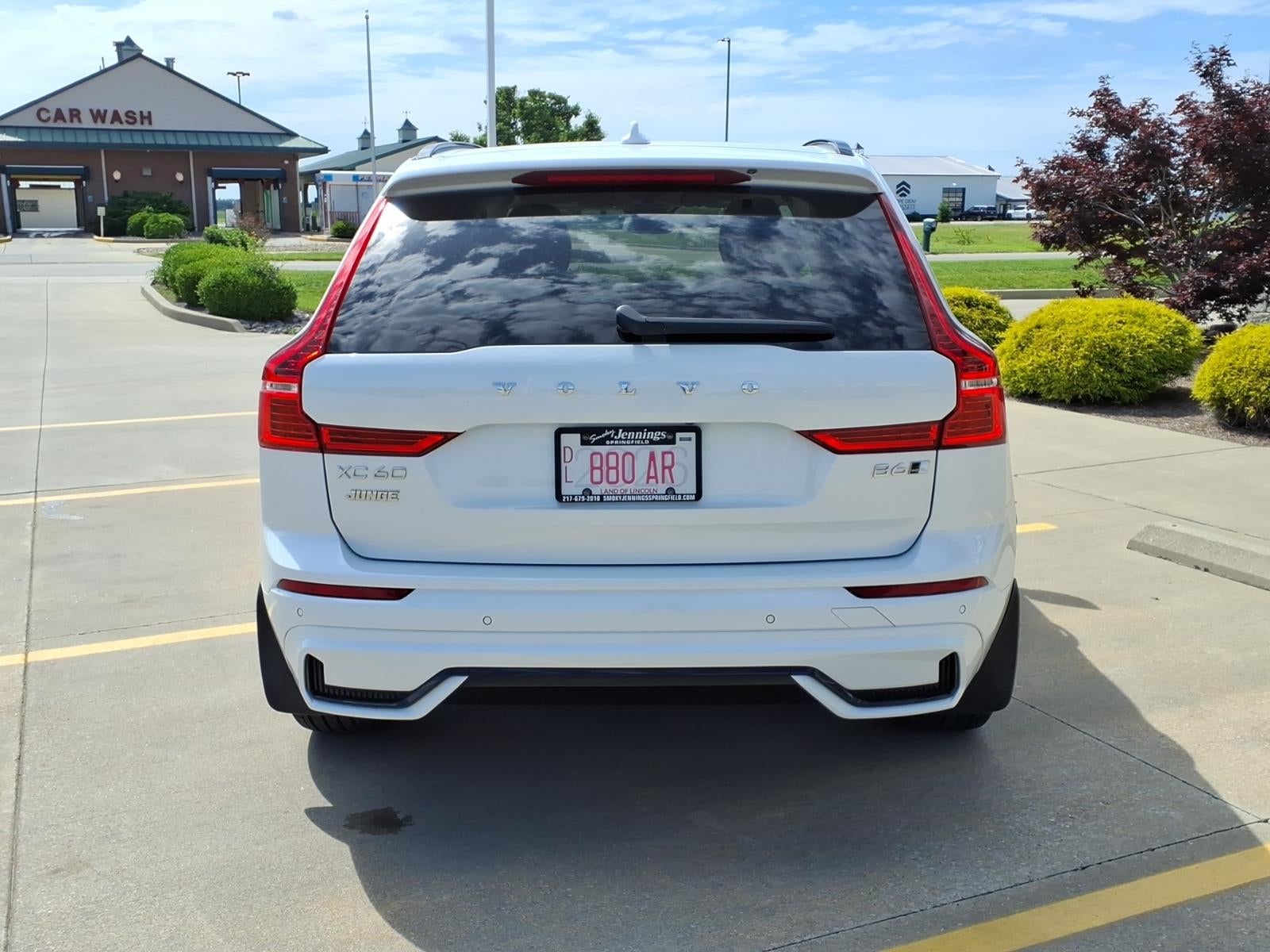 2023 Volvo XC60 B6 Ultimate Dark Theme