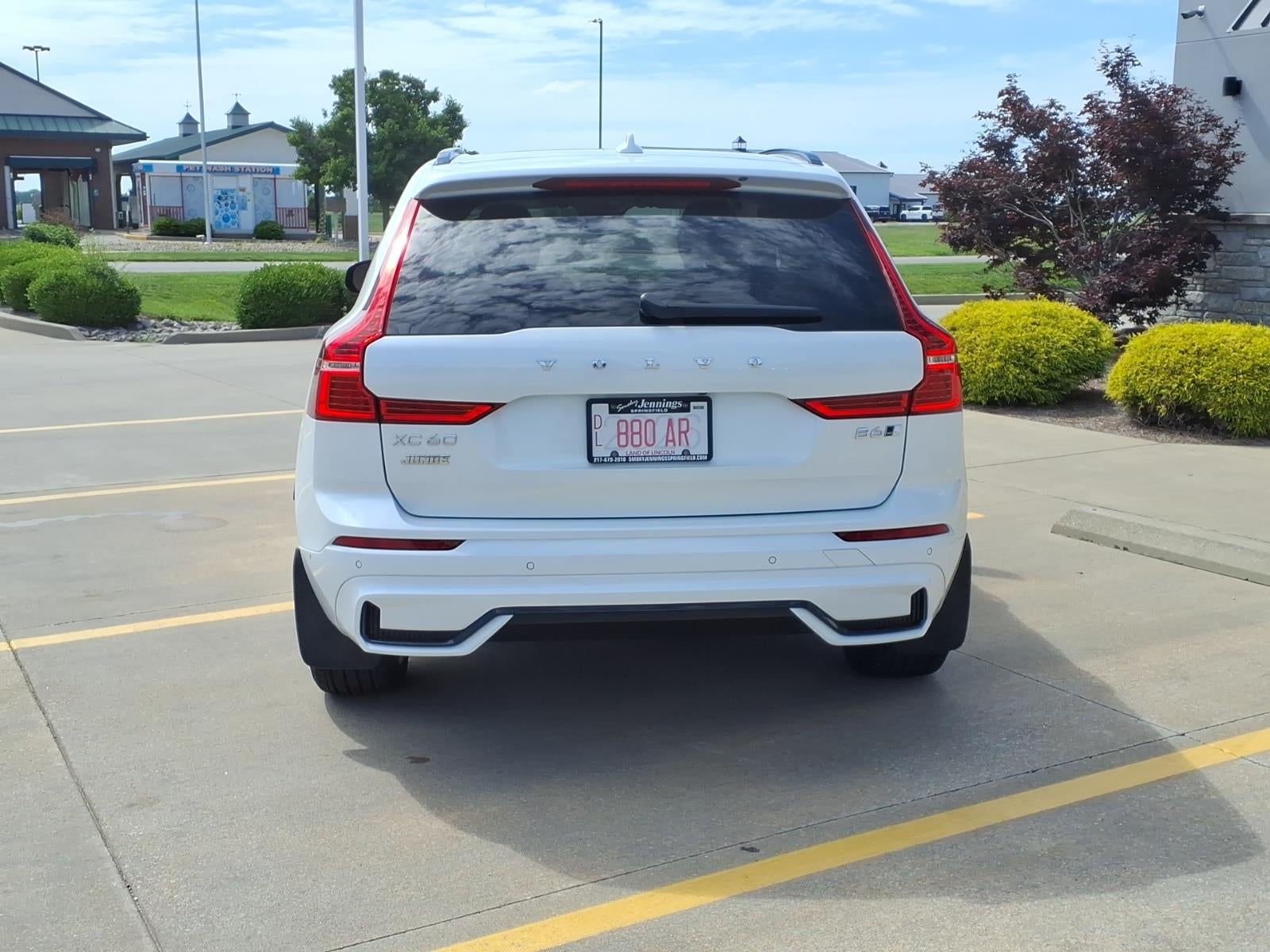 2023 Volvo XC60 B6 Ultimate Dark Theme