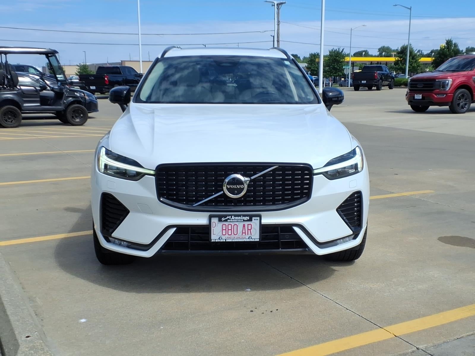 2023 Volvo XC60 B6 Ultimate Dark Theme
