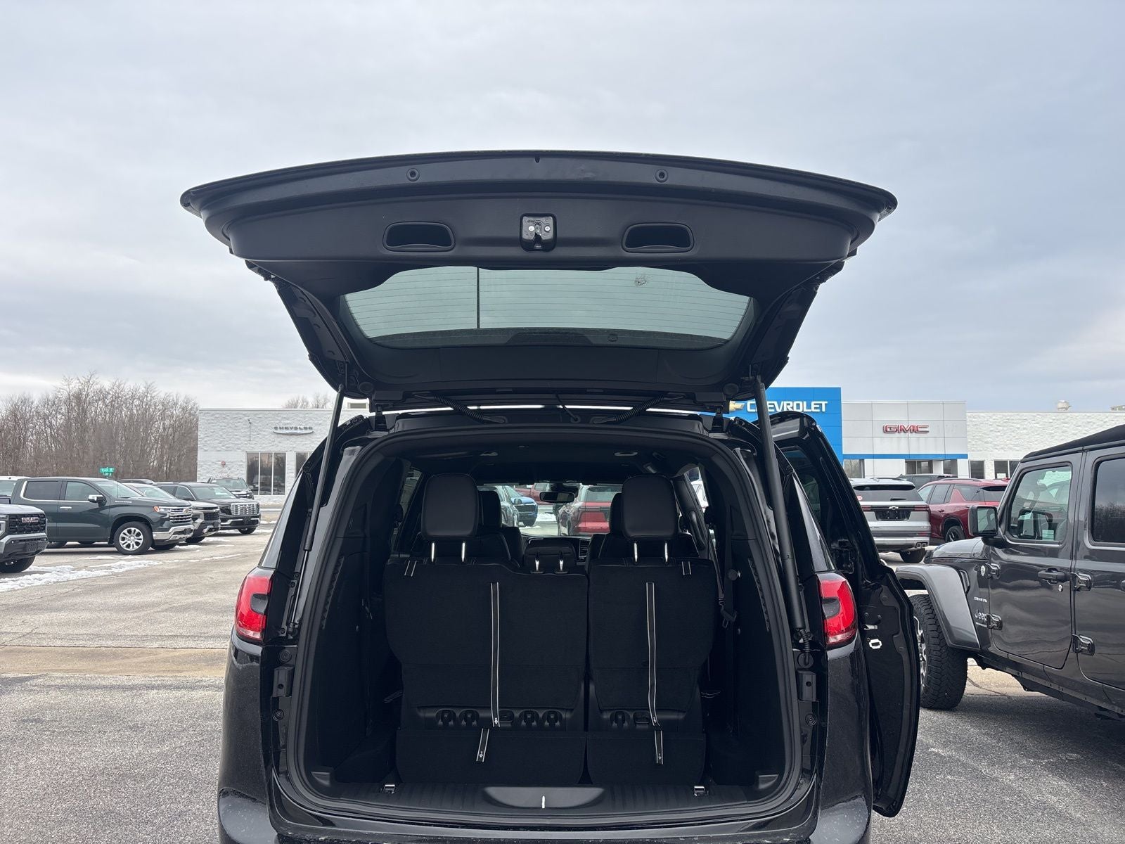 2026 Chrysler Pacifica Select