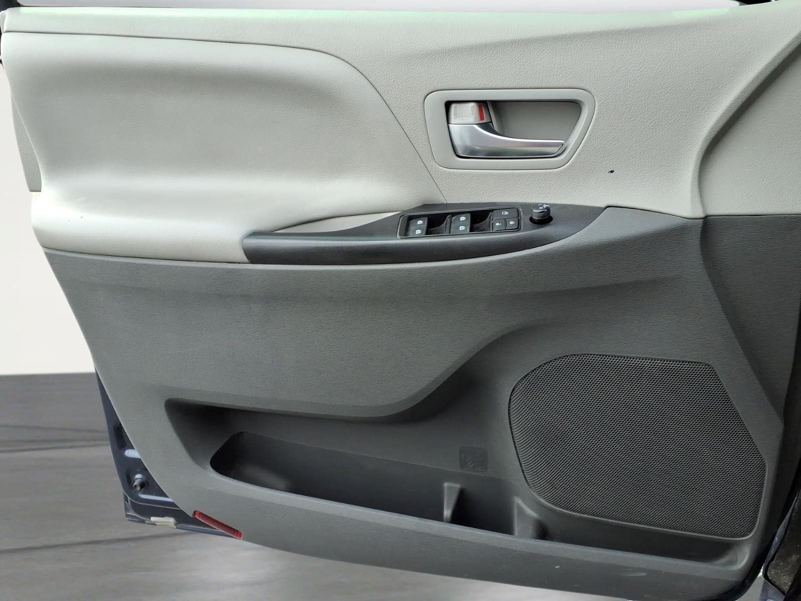 2018 Toyota Sienna LE 8 Passenger