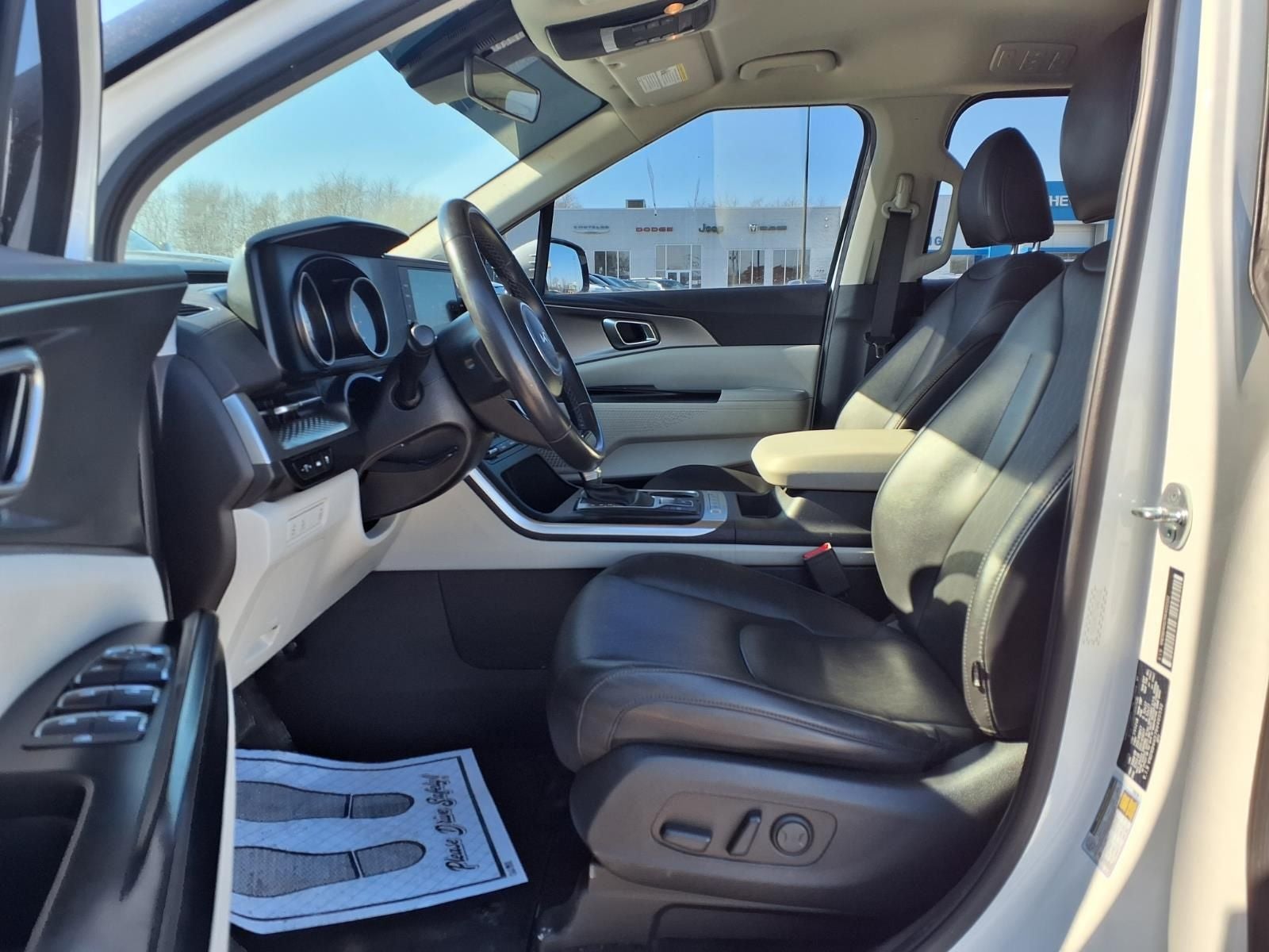 2024 Kia Carnival LX